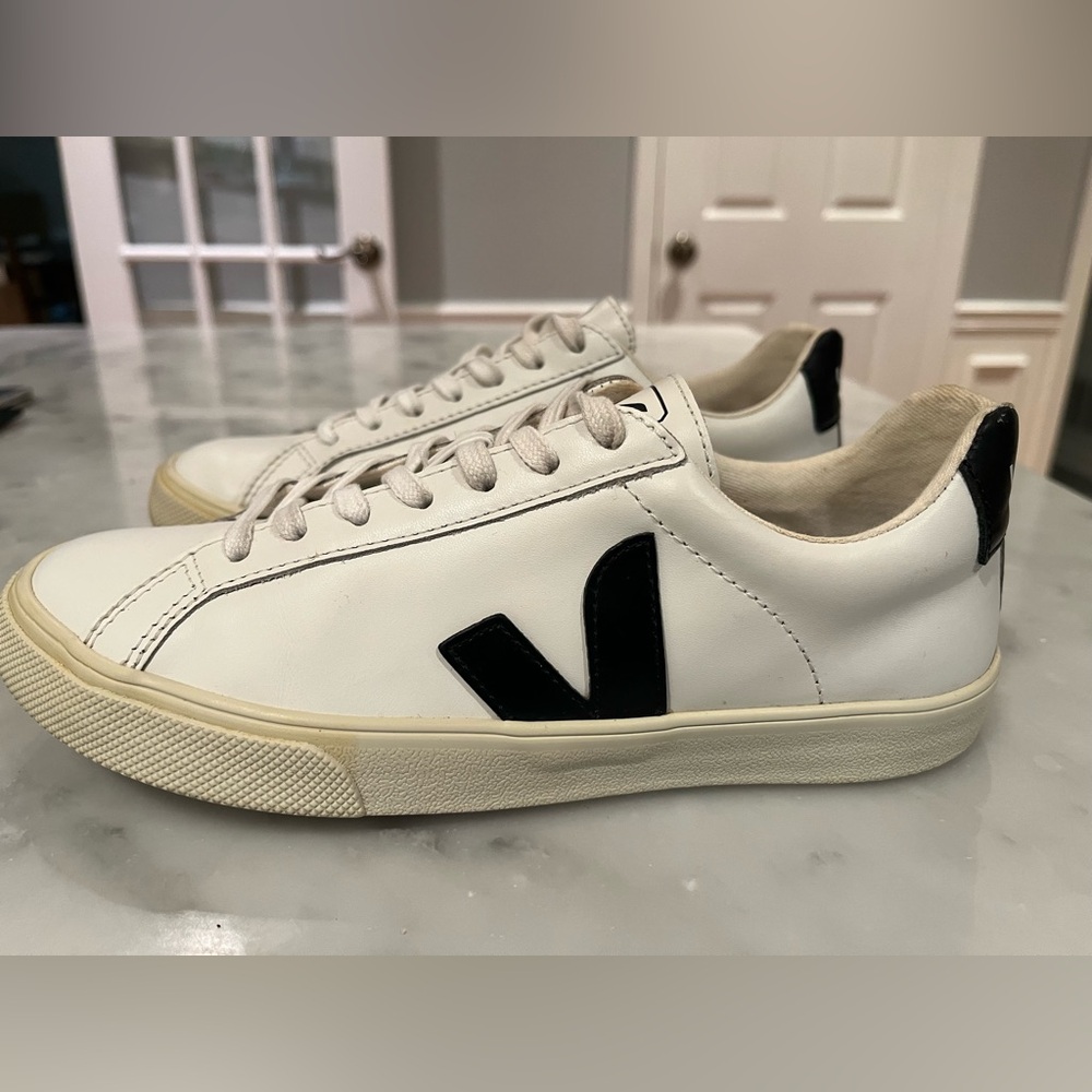 Veja Esplar leather tennis shoes